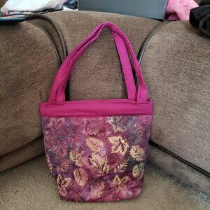 Beautiful Purse with Pockets and top snaps closed